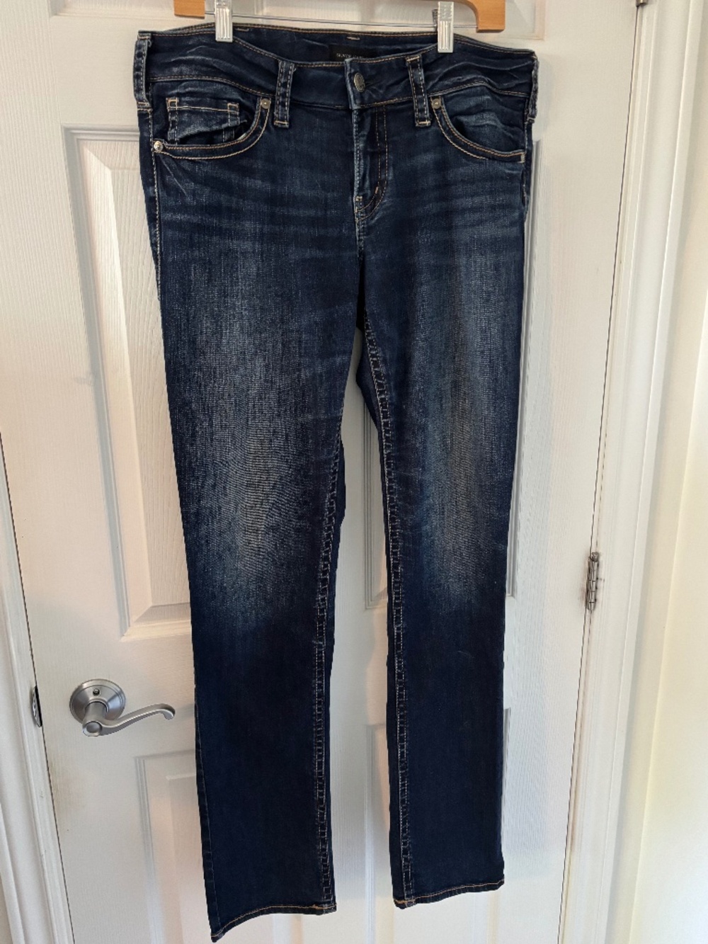 Silver Jeans Co. Suki Straight Mid Rise Jeans | Medium Wash | 32W/34L